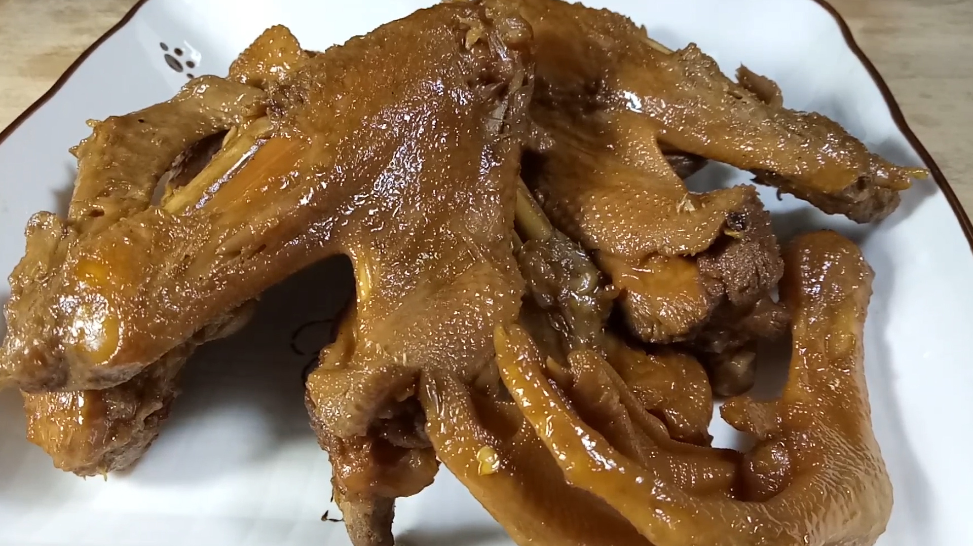 爱吃鸭翅鸭掌的收藏了,软烂入味,吃一次就忘不了,越吃越想吃!