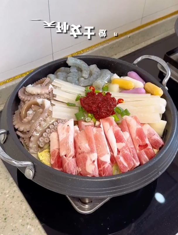 辣酥酥热乎乎的一锅辣炒章鱼,拌饭绝绝子～