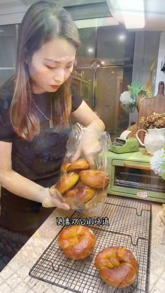 低卡碱水面包「德式普雷结」强饱腹感,减脂者的福音