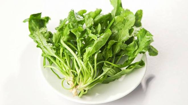 血压较高的人,1种蔬菜煮汤喝,降低血压,心脑血管健康!