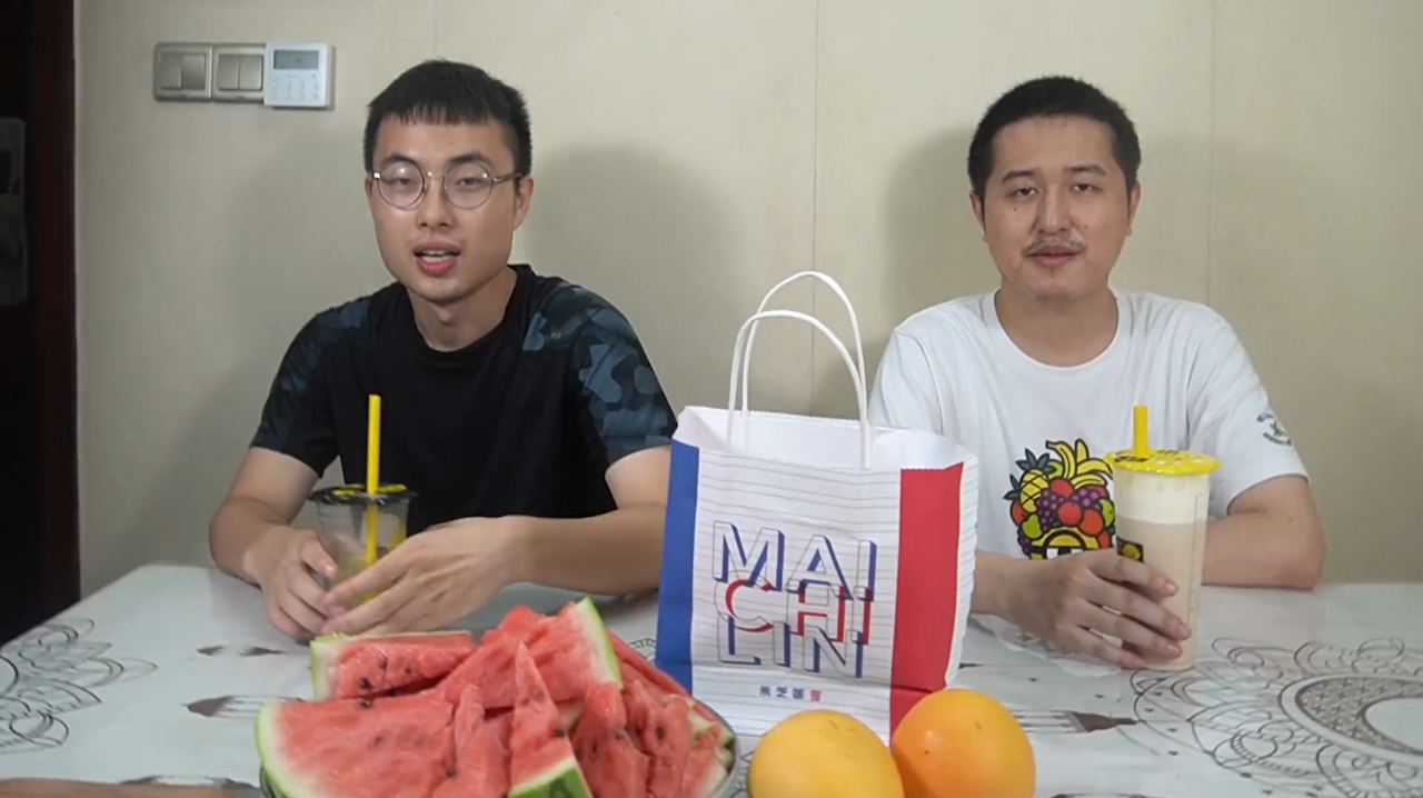 米芝莲黑珍珠鸡蛋仔+快乐柠檬水,吃饱喝足睡大觉!