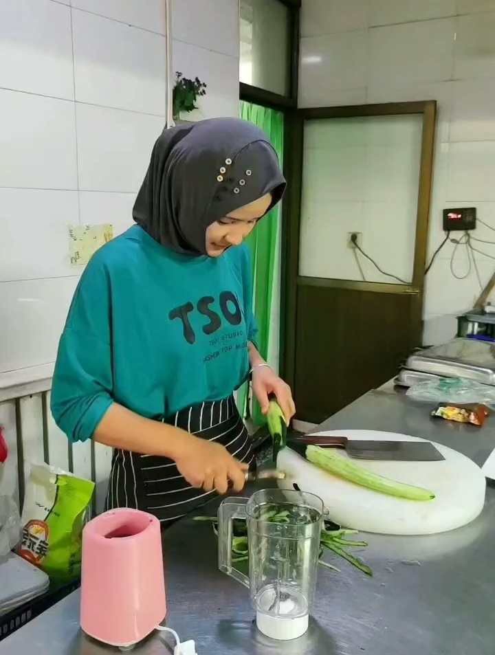 人这一日三餐都离不开一个吃字,生活就是这么简单
