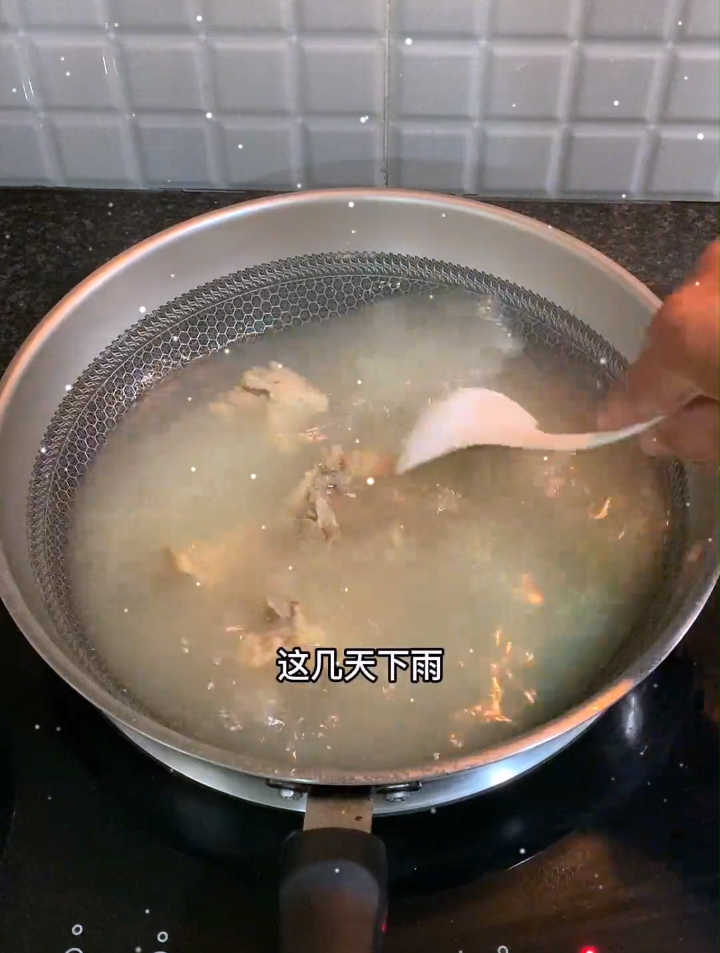 银合欢叶配生蚝试试,金速文小时候家里常吃的黄鳝芋梗汤