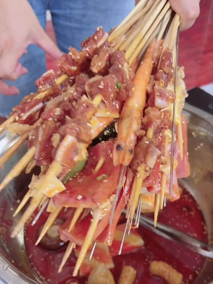 夏天不知道吃什么一定在家安排这款钵钵鸡冷串串,也太地道了!
