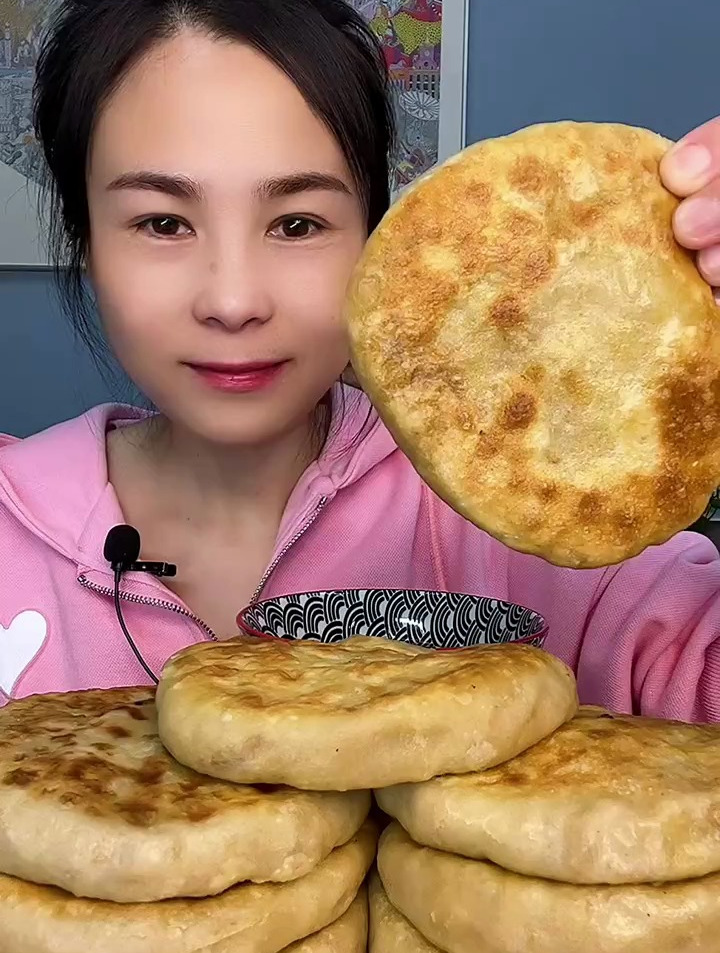 家常菜,酸菜肉的馅饼,皮薄馅大