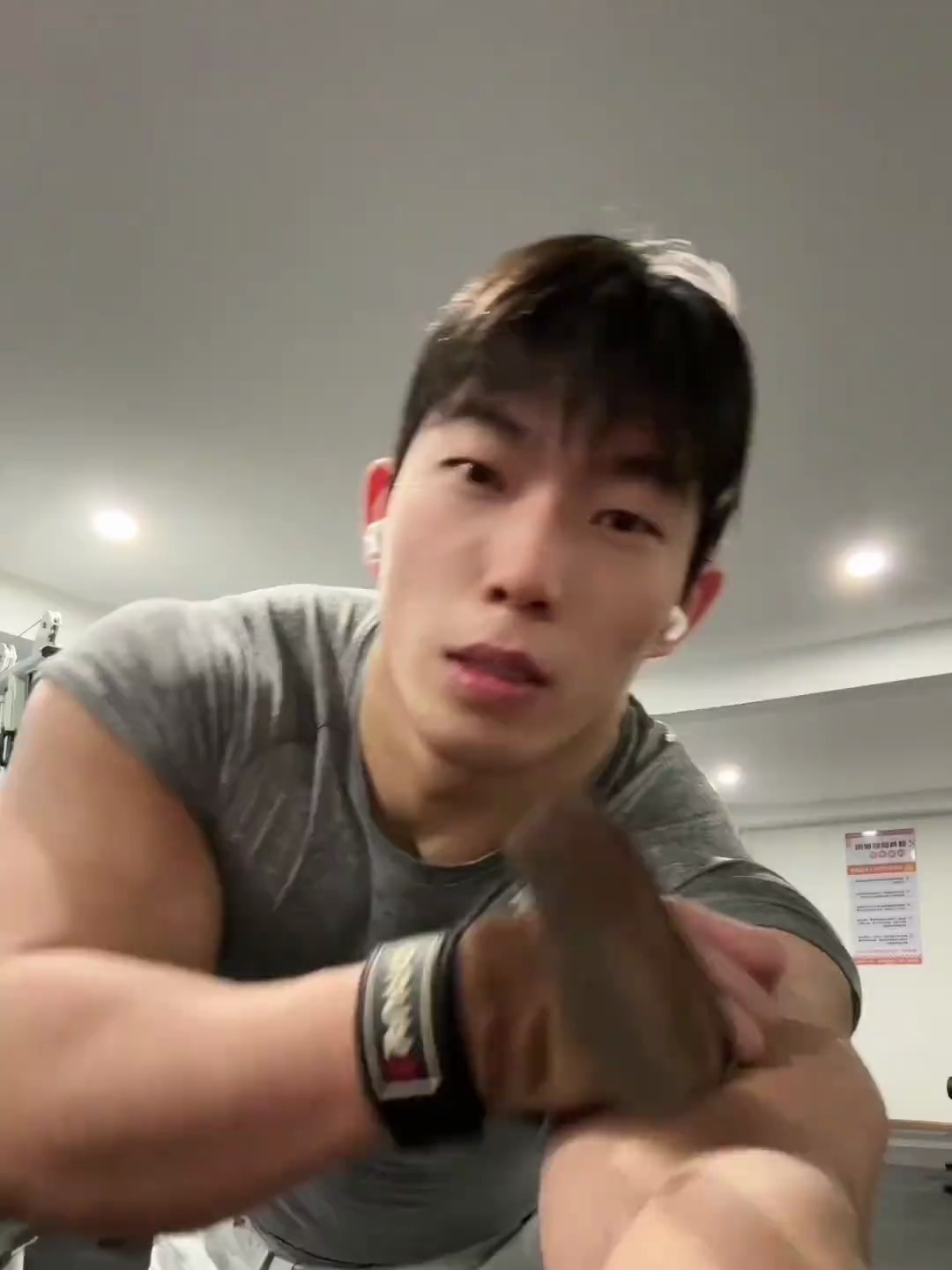 在为你锻造枕臂脂包肌卡卡罗特