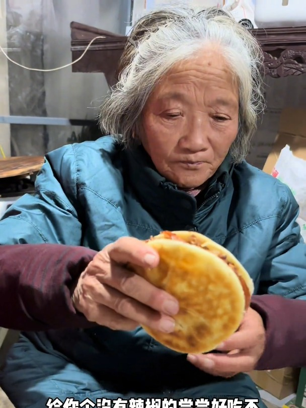 买了两根牛棒骨做了一锅牛肉糁汤,一家人喝的暖暖和和的