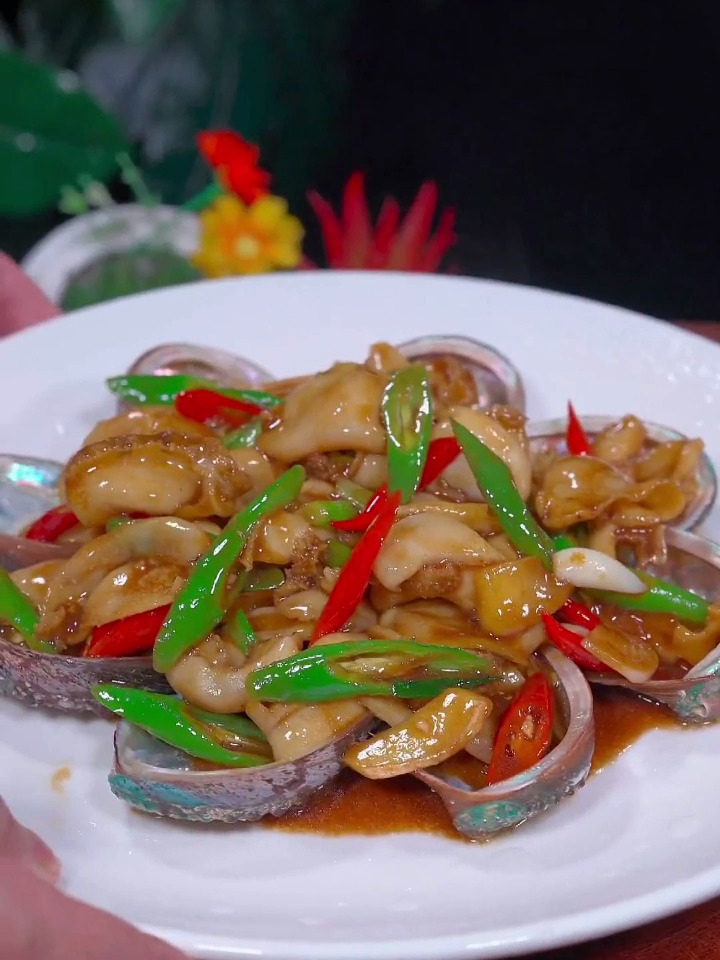 鲍鱼这样炒片简直太下饭了.说真的 你也赶紧做起来吧太香了