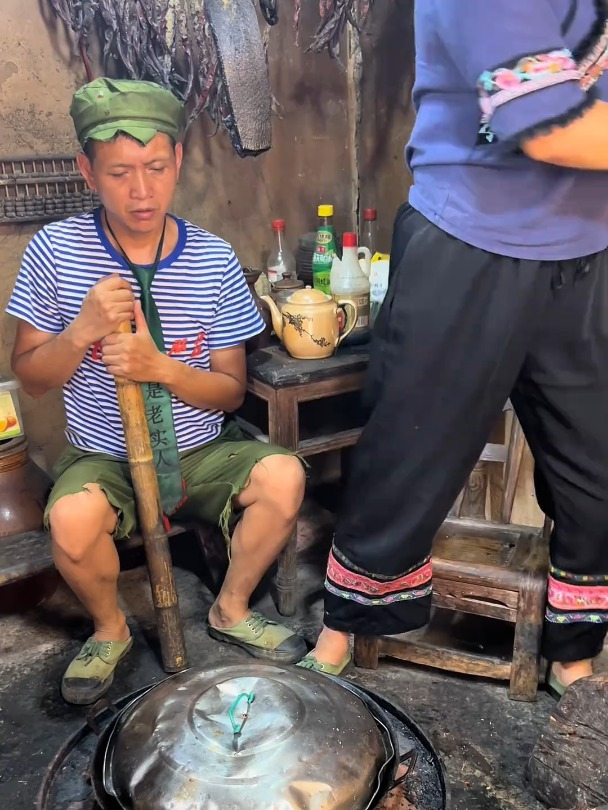 老公今天又想吃锅贴了,给他做道我们贵州的洋芋锅贴