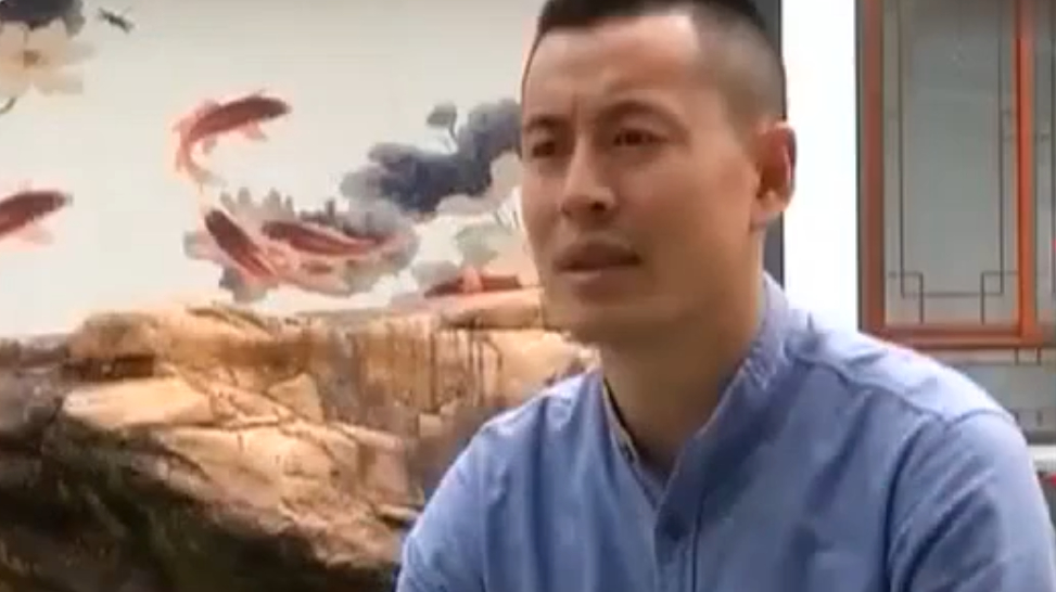 养了三年的鱼 却只有手掌的长度 是石斑鱼最大的特点就是长不大
