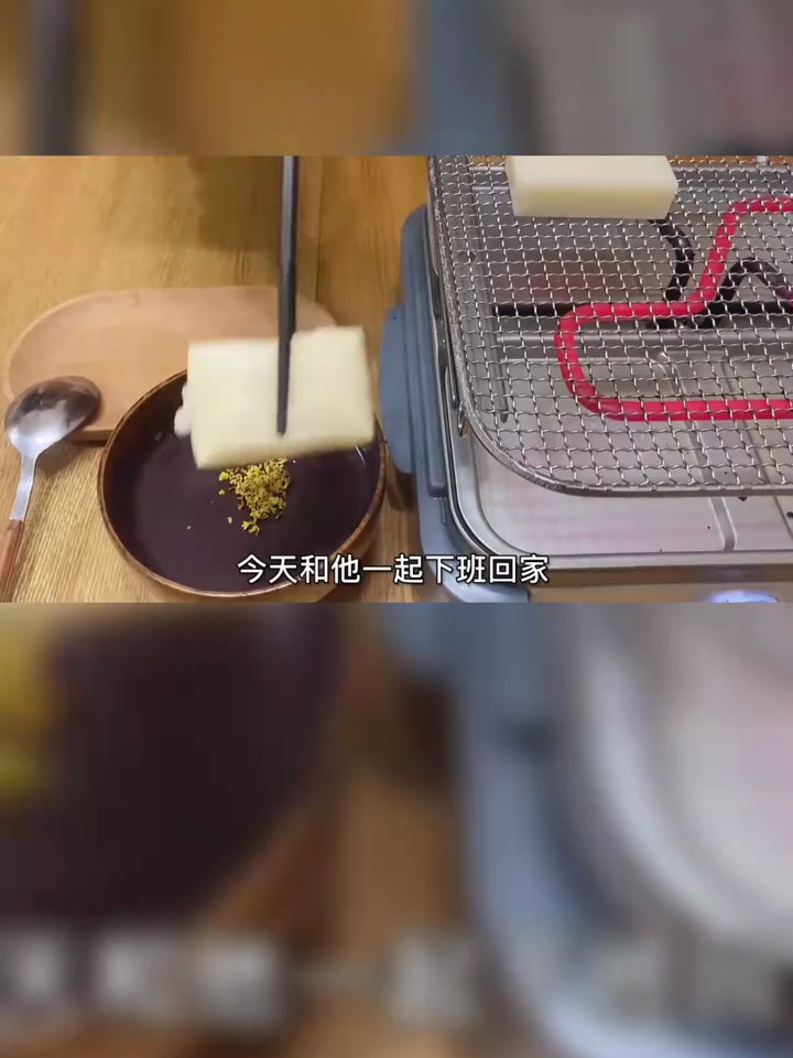 天气冷就是要和喜欢的人 一起烤年糕,一起吃暖乎乎的红豆沙