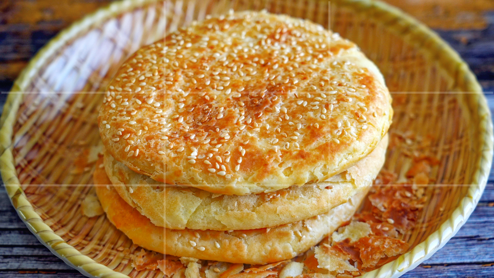 油酥烧饼别再买了，教你在家做，酥脆掉渣柔软多层，一出锅吃2个