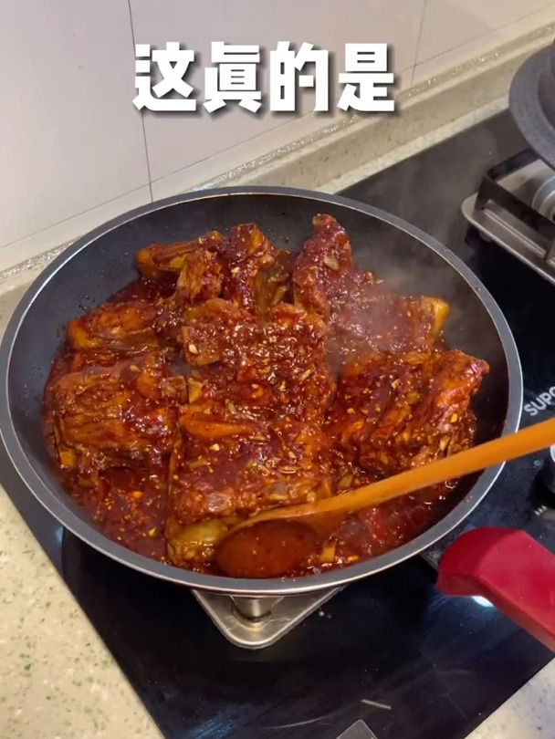 撸起袖子吃肉真的很!快!乐!辣酱脊骨好好吃!