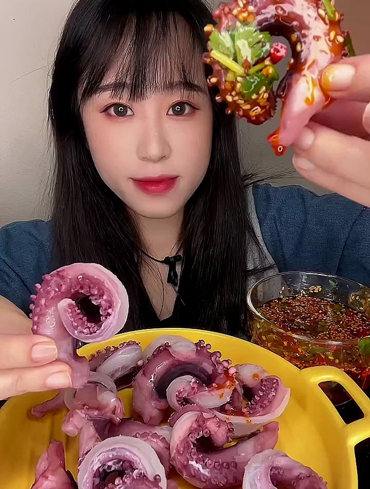 嘎嘣脆的章鱼足安排了,这次有点煮飞了,还是很好吃