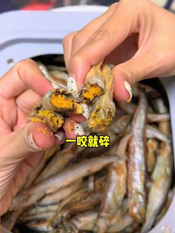 常给猫狗吃多春鱼 不但能肥腮长肉且对毛发也嘎嘎好 毛孩子都爱吃
