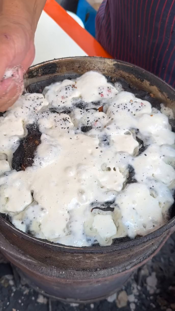 街头5块两个的梅花糕,甜而不腻还带点桂花的清香