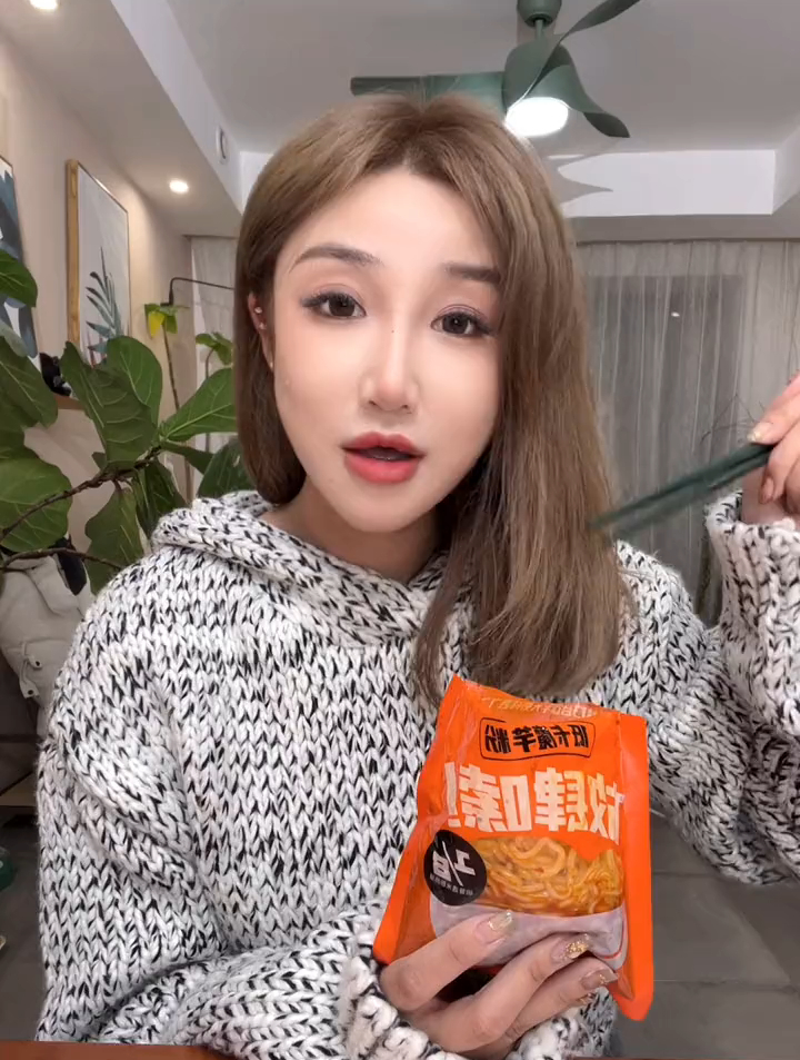 自律期也能解馋了 麻辣小龙虾拌面我太爱了!魔芋面