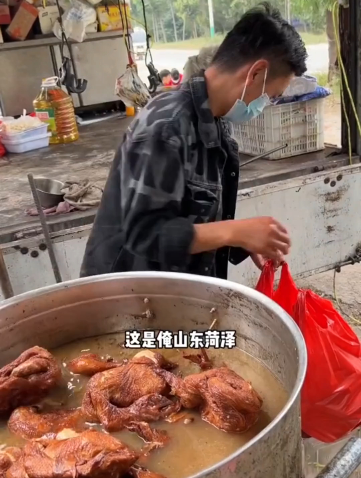 山东乡村结婚做的,400元16个菜2个汤大席菜