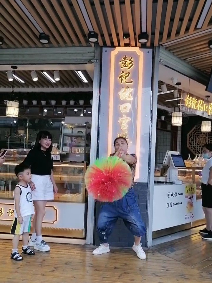 彭记优口蛋糕挺好吃的,我来召唤大家都来尝尝