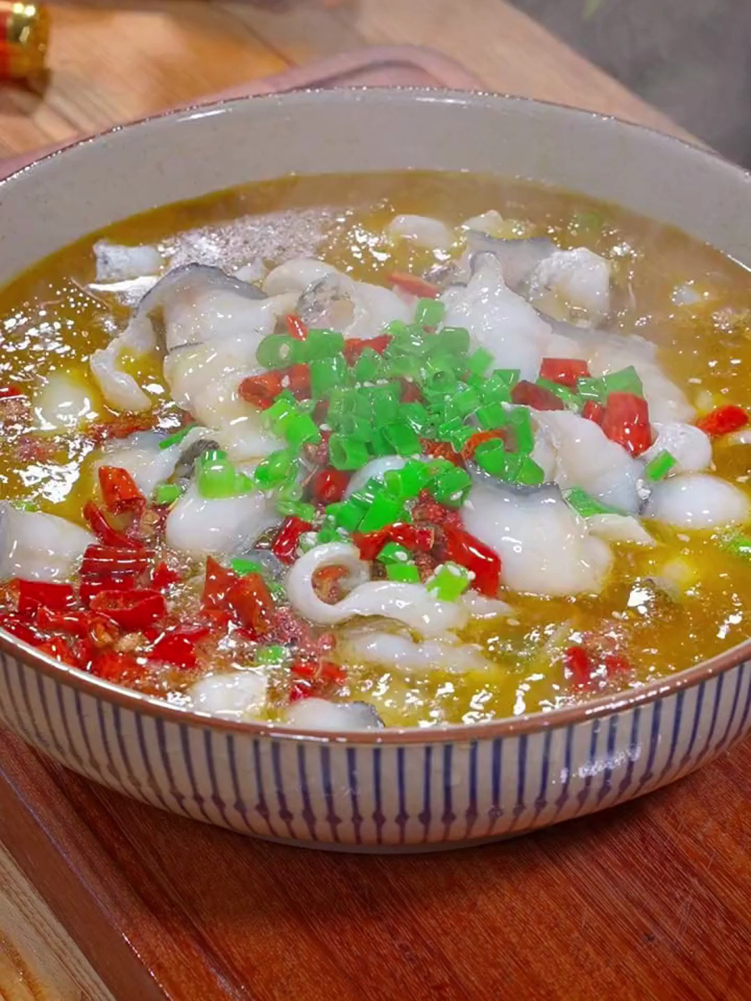 金汤酸菜鱼懒人版做法酸爽的汤汁裹着鲜嫩的鱼肉好吃到汤汁都喝光