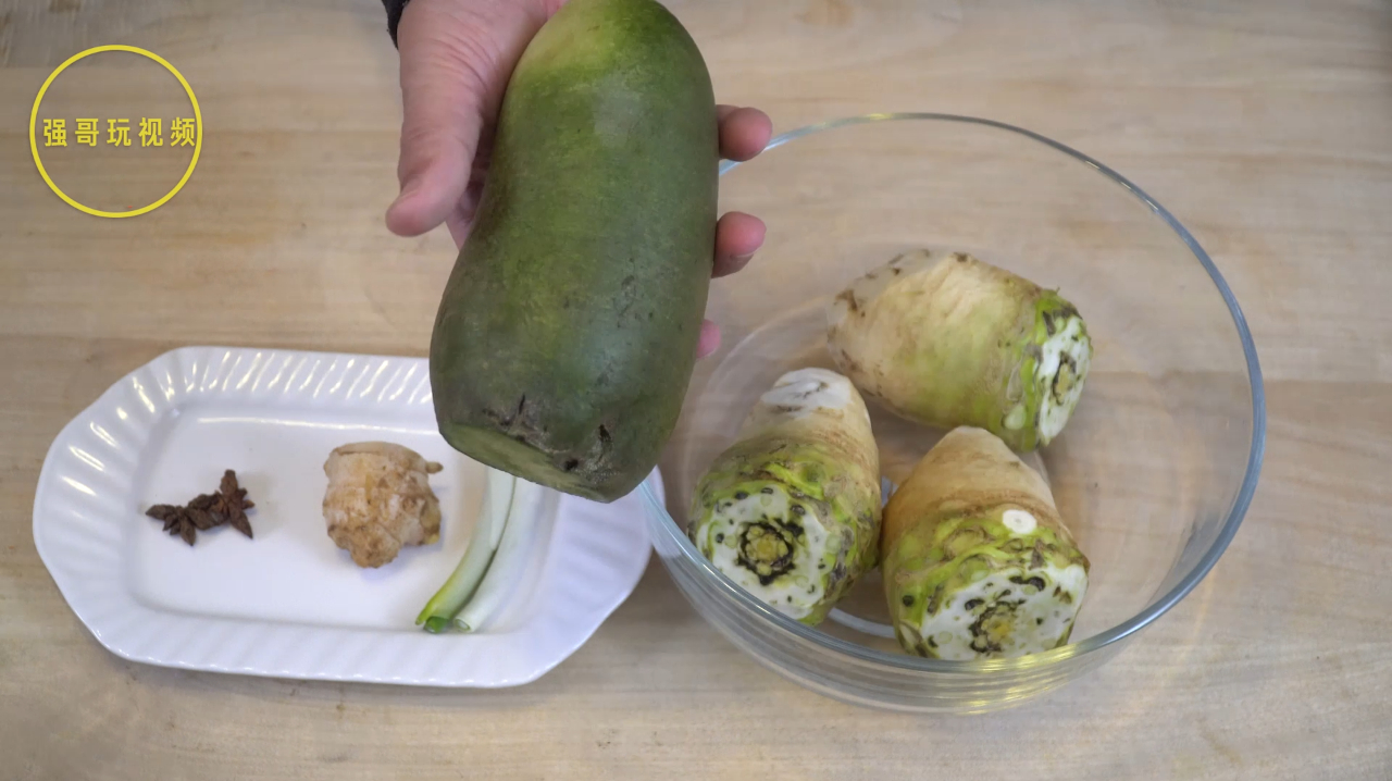 年夜饭的桌上,奶奶用80年的经验教我秘制闷辣菜,能解酒一学就会