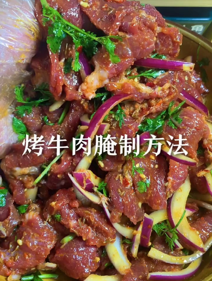 牙口好的选择,牛肋条肉,牙口不好的吃没有筋的牛肉