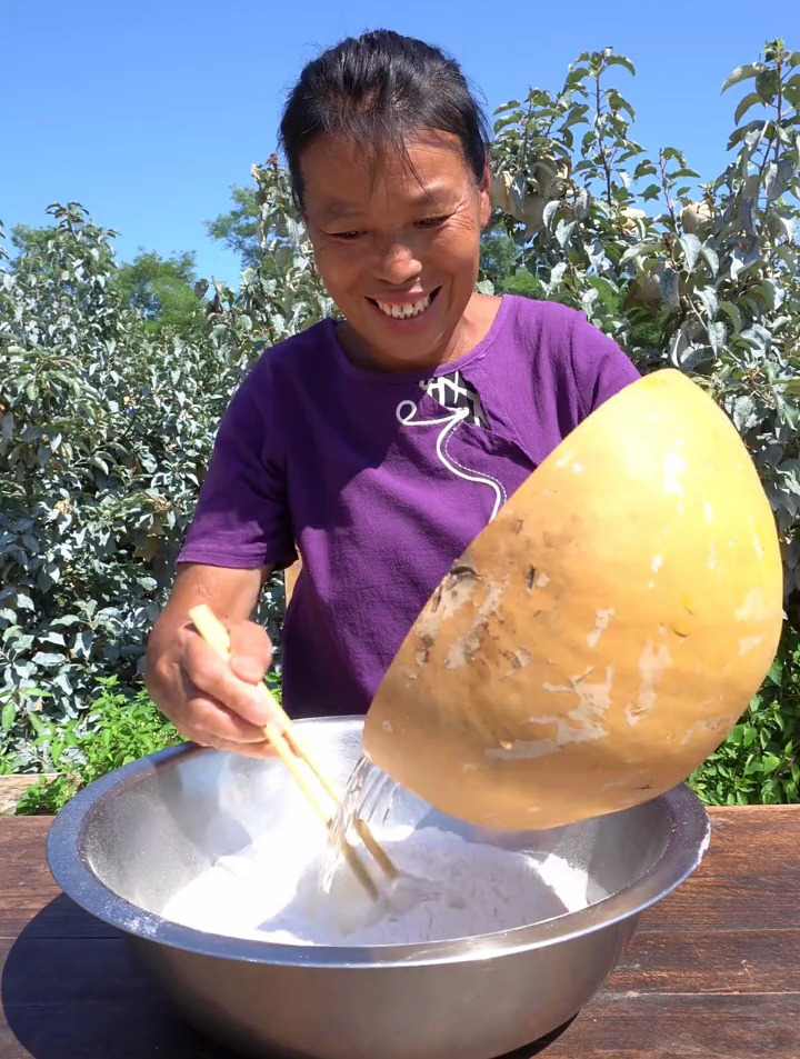这么大的汉堡你吃过吗?吃上真的是幸福感爆棚呢!