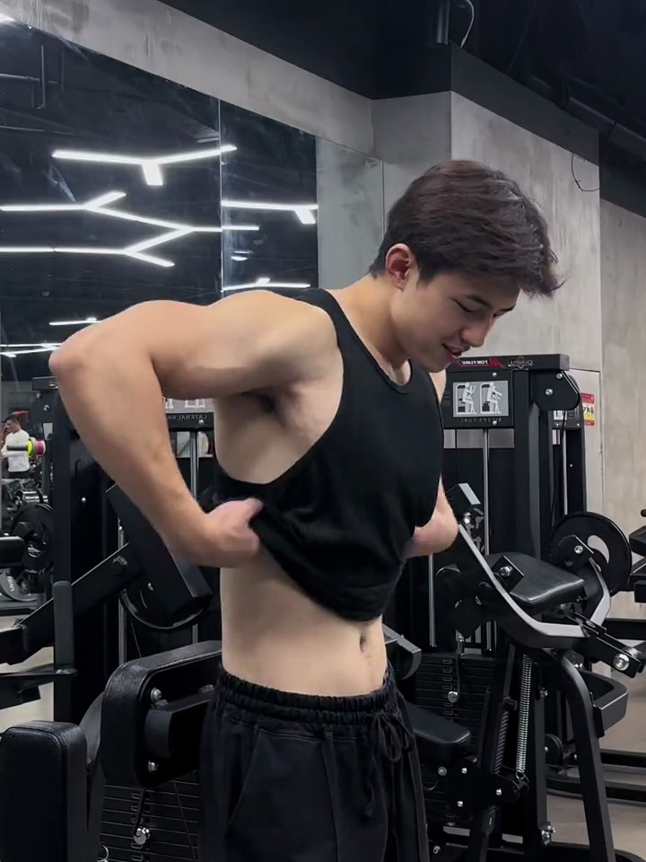 好讨厌肌肉男 恶心死了