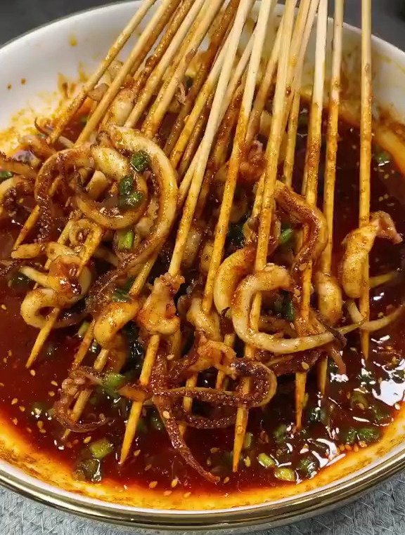 香辣鱿鱼须串串快来撸串啦!