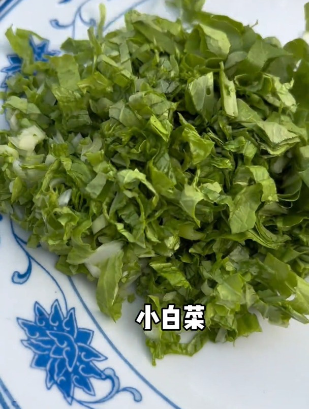 农村家庭版的菜煎饼好吃还实惠,老方今天以为能歇班不用烧锅