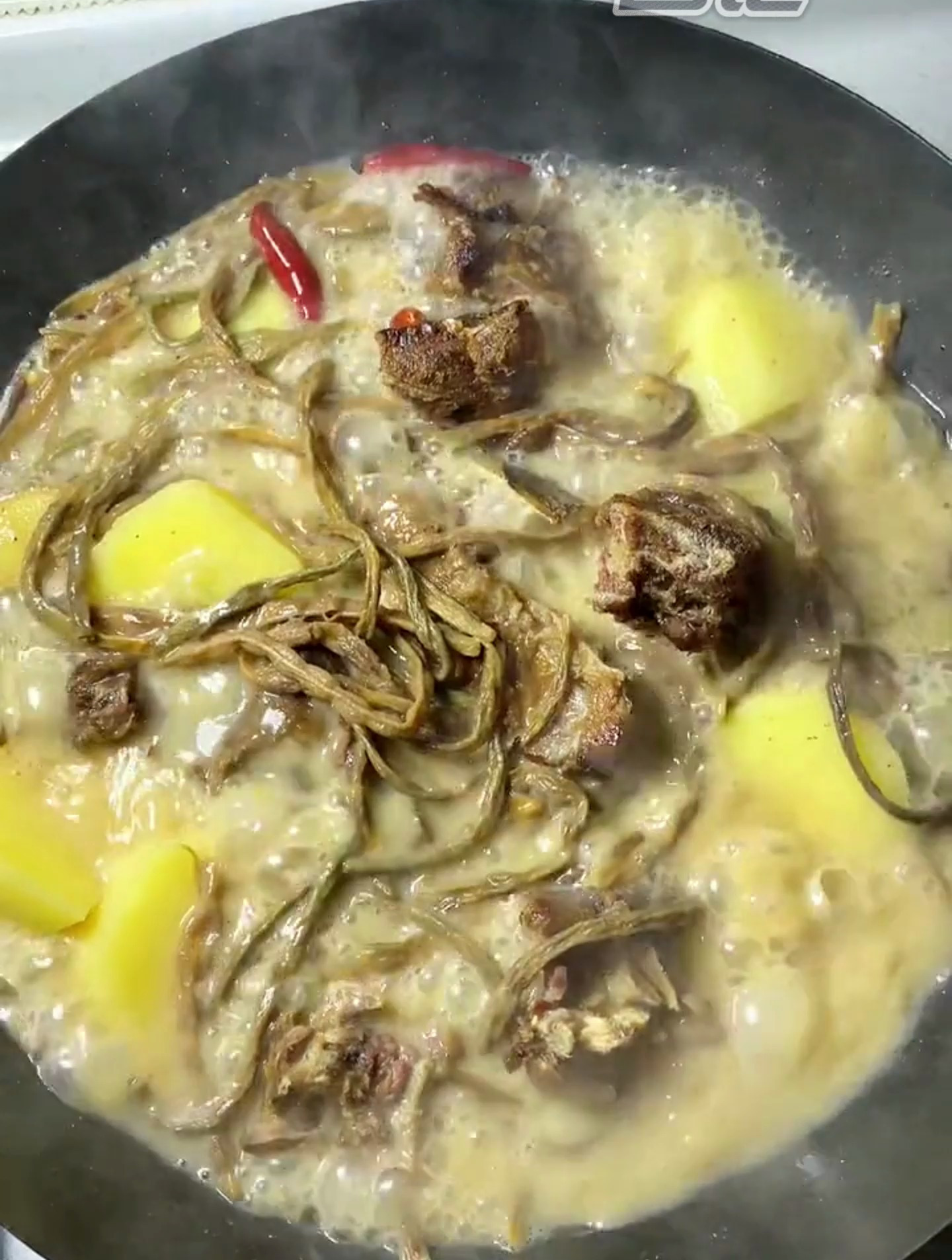 跟着百度大大学做饭 腊排骨炖干豇豆是记忆里的味道