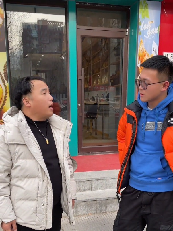 和方正 刘英一起买榴莲 段子 探店 二人转 搞笑