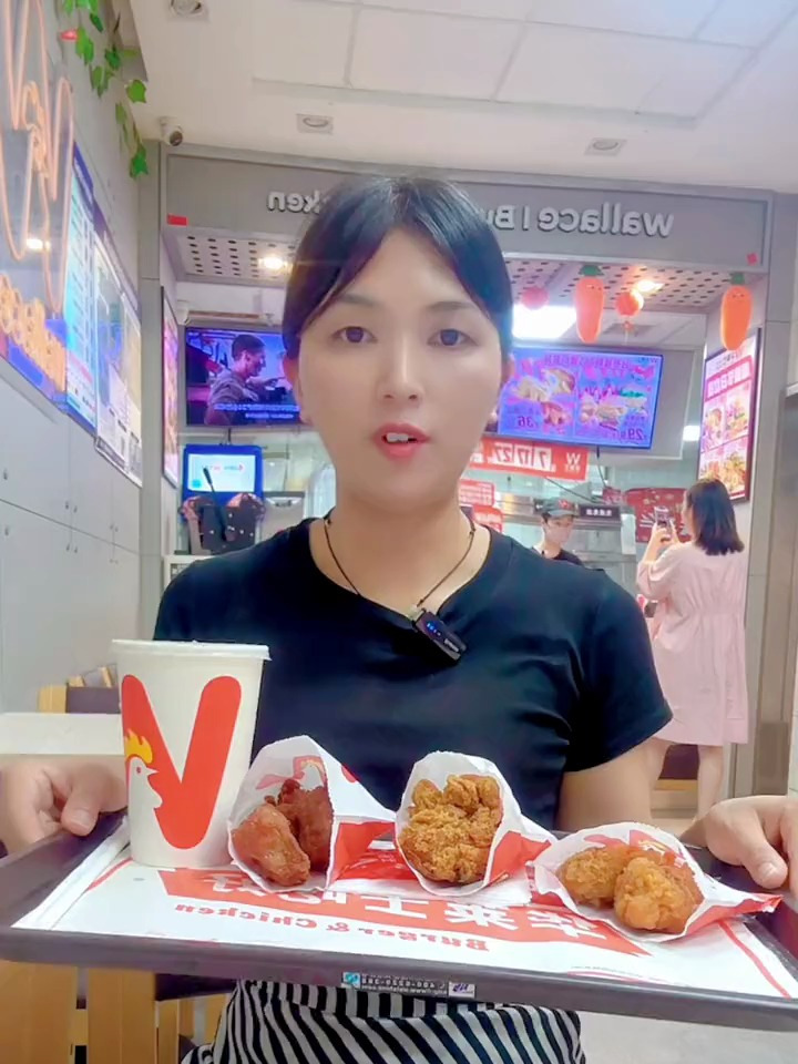 华莱士又出新套餐了 十九块九肉多多一小桶