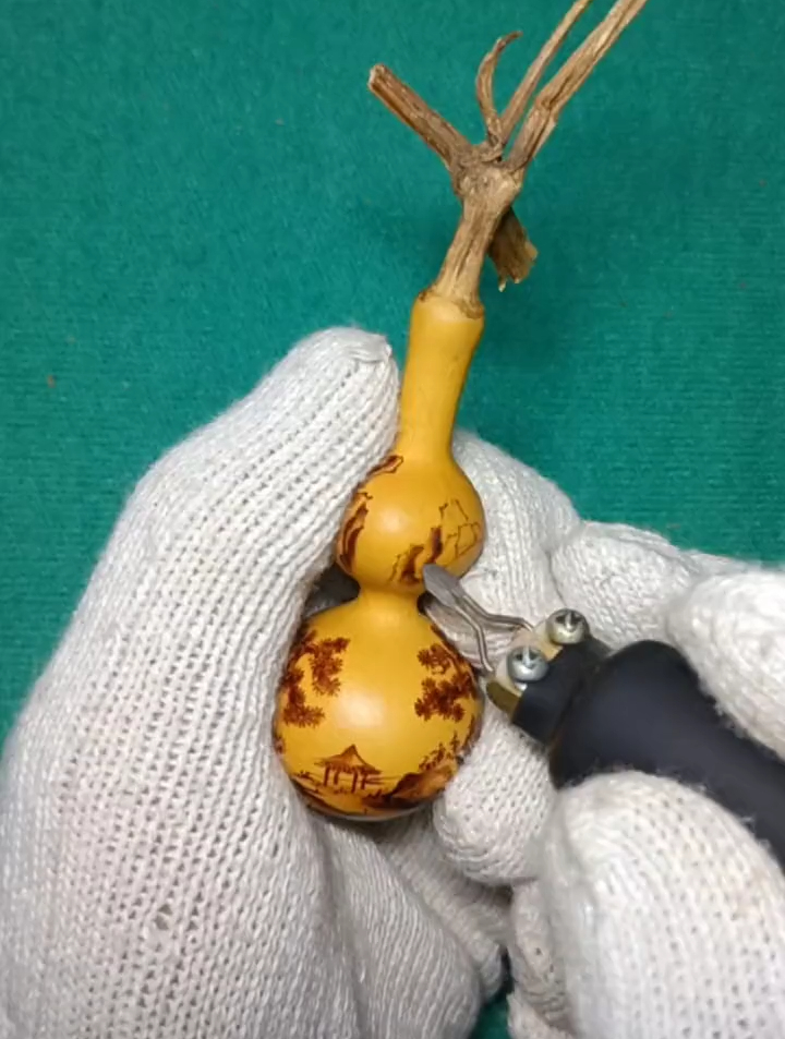 传统文化烙画山水葫芦创作中……,谢谢各位支持!