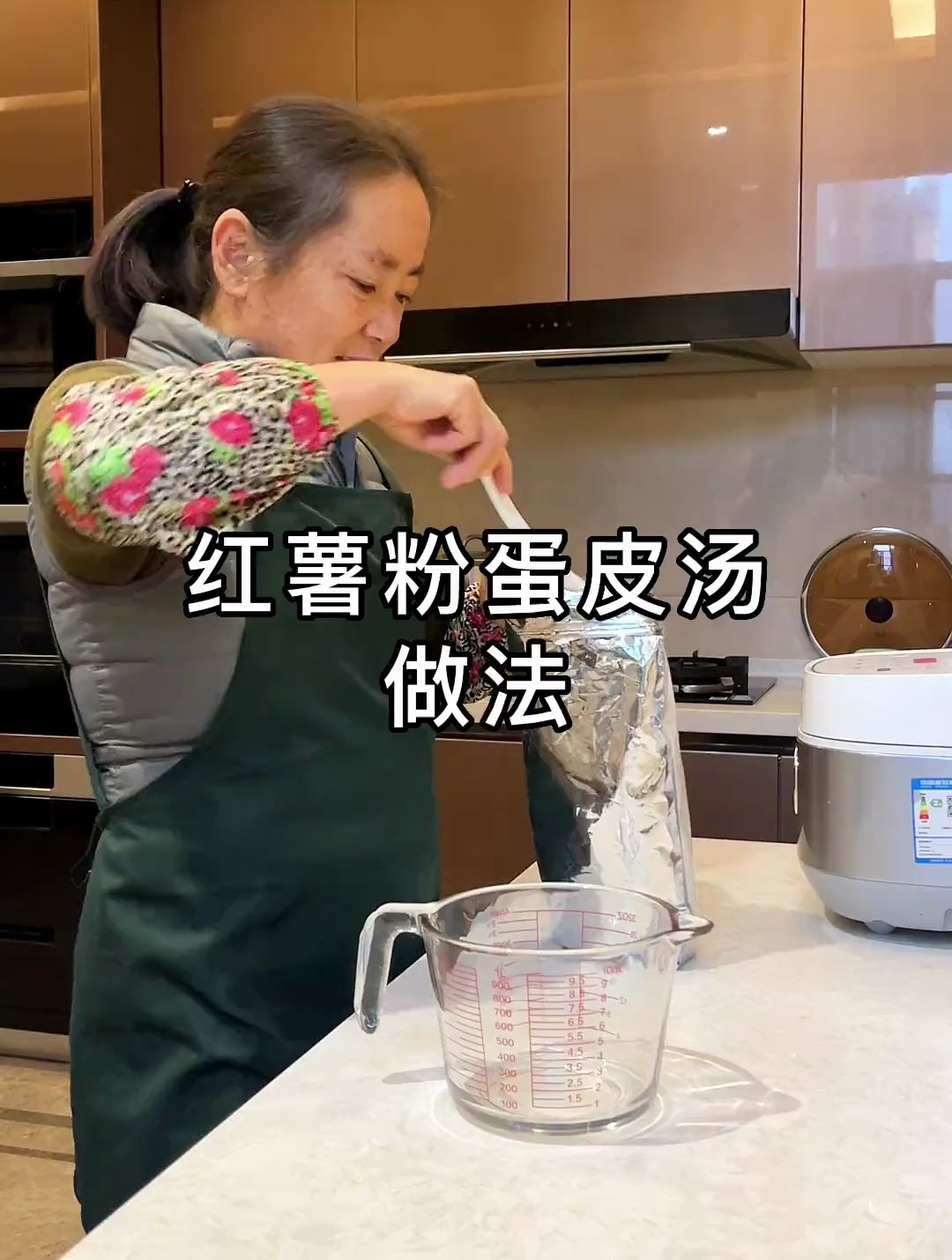 蛋皮汤,今天用红薯粉和鸡蛋摊一锅,做法简单,汤鲜味美