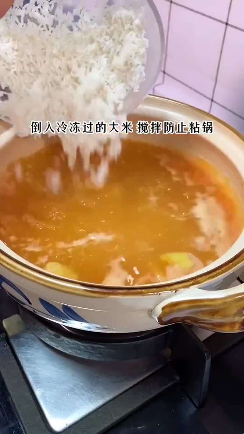 天冷了做一锅鲜虾砂锅粥,做法简单,口感丝滑,鲜美又营养,秋冬
