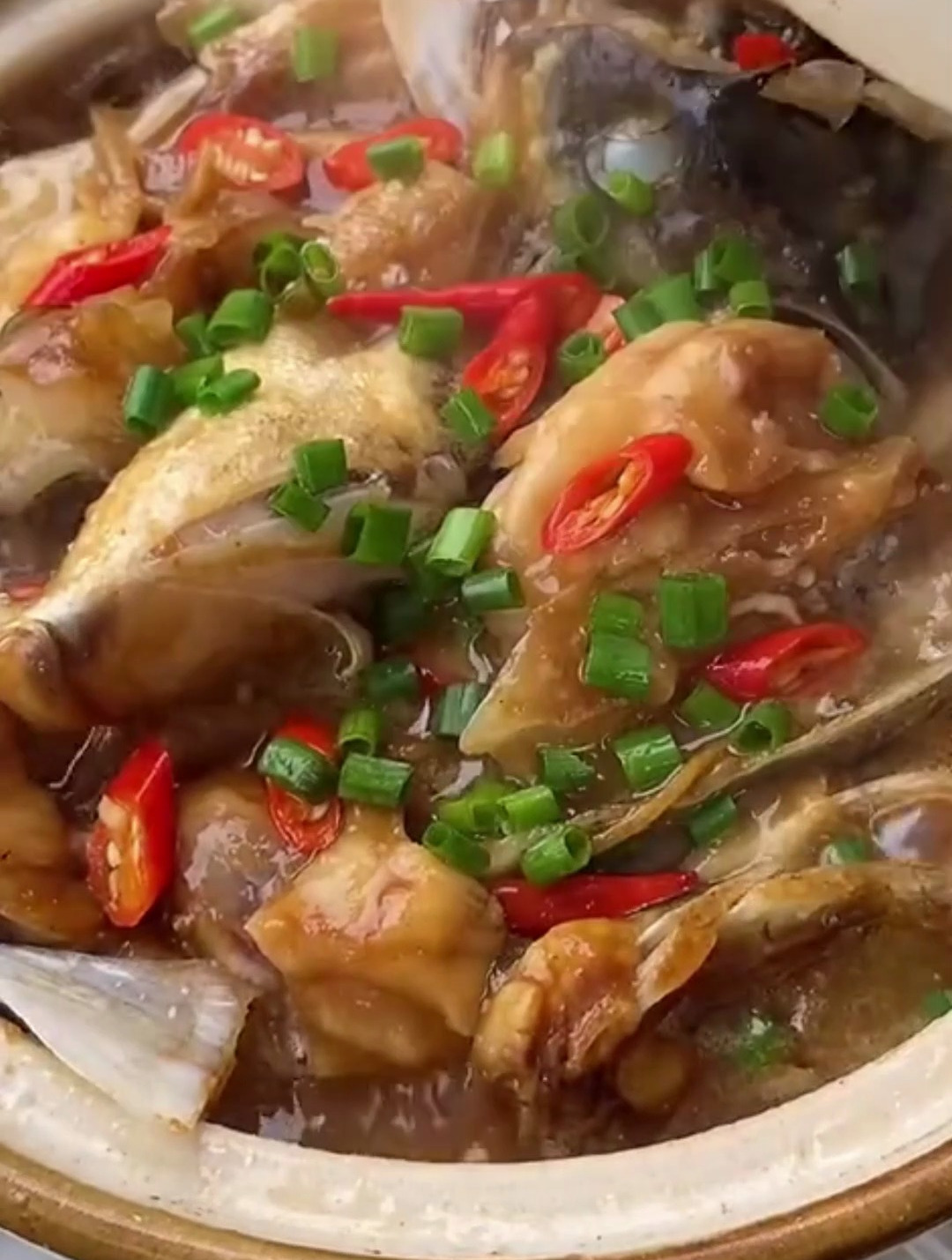 红烧鱼头详细做法,肉嫩味美一点也不腥,好看又好吃