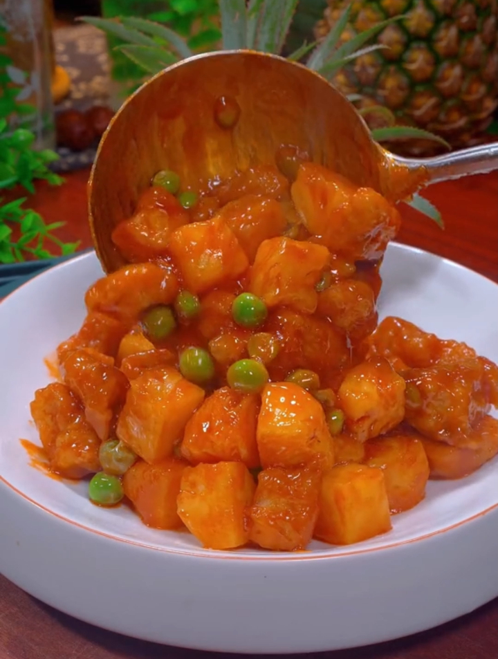 经典传统粤菜菠萝咕噜肉怎么做才酸甜可口呢
