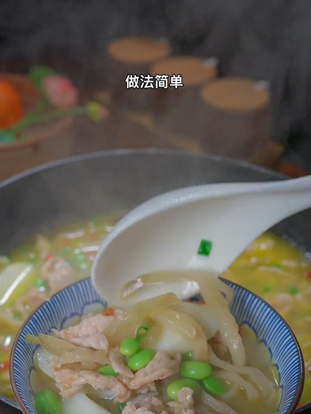 鲜美可口的榨菜肉片汤