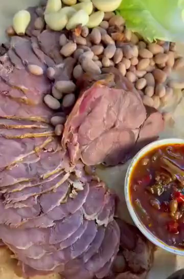 这就是内蒙最正宗的酱牛肉,吃上一口,那叫一个香!