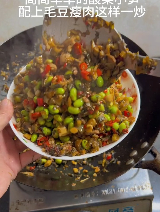 酸菜小笋,随便配一点什么一炒都非常好吃