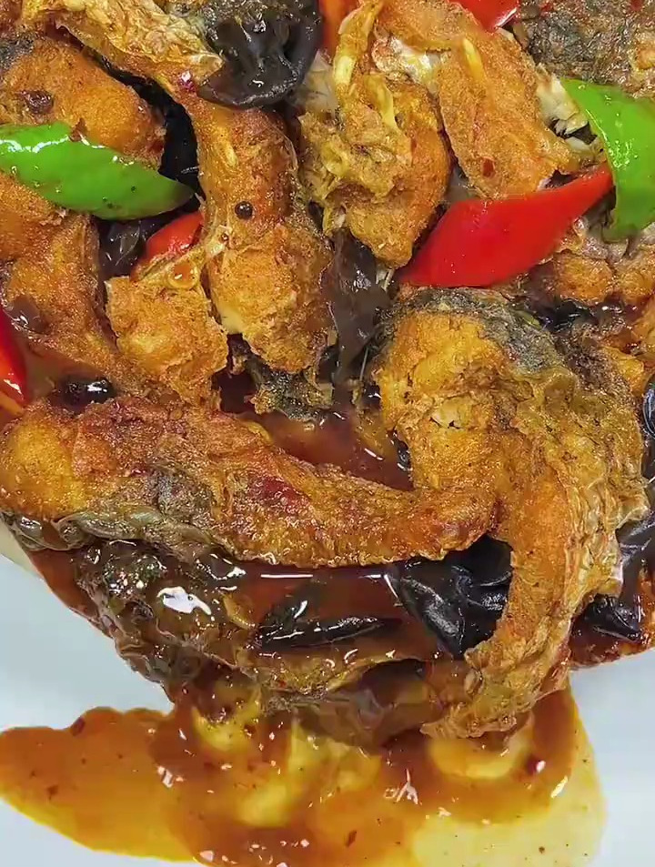 大盘鱼在家做,味道比饭馆的还好吃,喜欢的可以试试哦