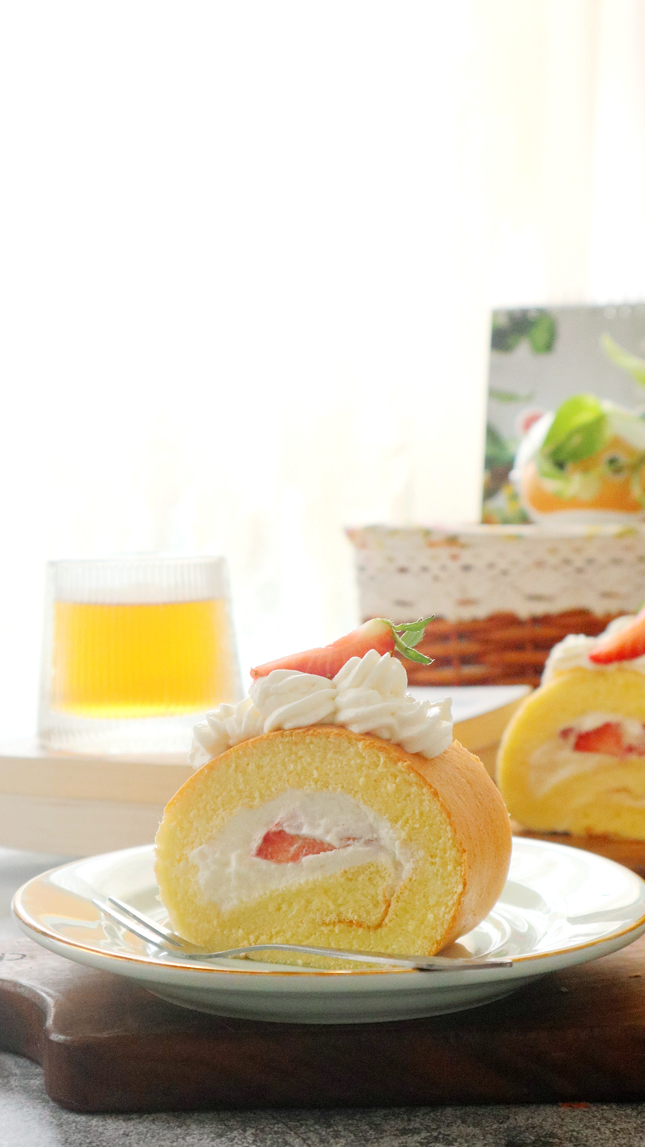 春游季,少不了的草莓蛋糕卷