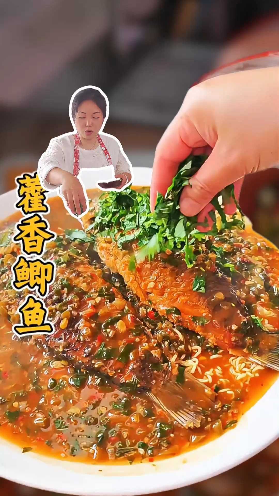 夏日必备！藿香鲫鱼外焦里嫩，汤汁泡饭绝了