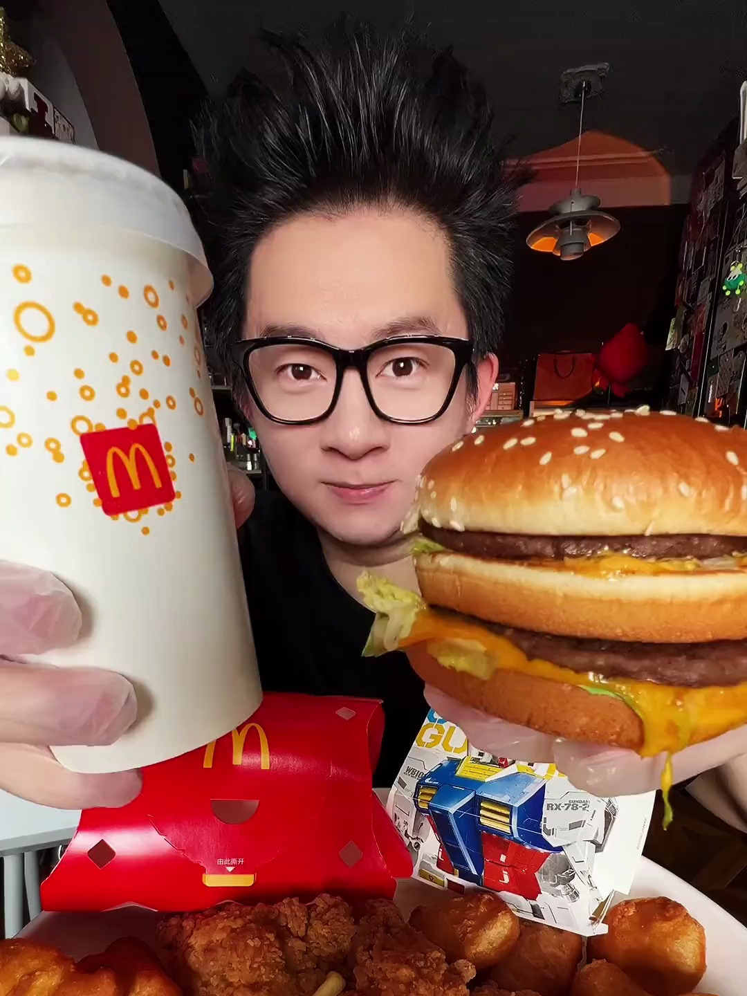 麦当劳 巨无霸汉堡炸鸡薯条