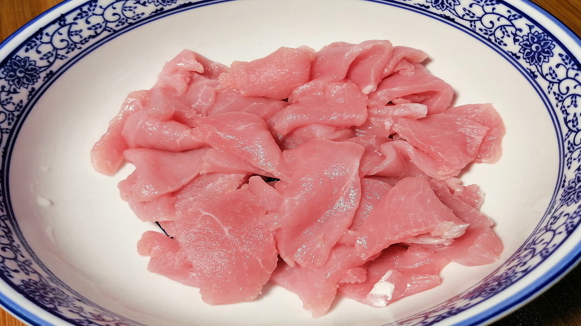 辣椒炒肉怎么做才好吃?原来做法这么简单,开胃又下饭,出锅太香