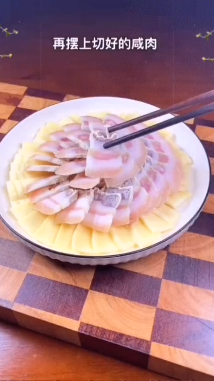 吃惯了冬笋炒咸菜,试一下这个咸肉蒸冬笋吧。咸香爽脆,很赞哦