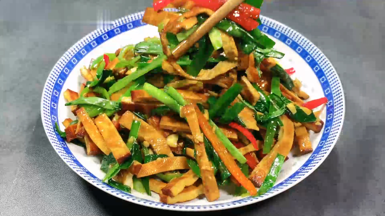 教你做韭菜炒香干,接地气的家常小炒,味道鲜嫩下酒下饭