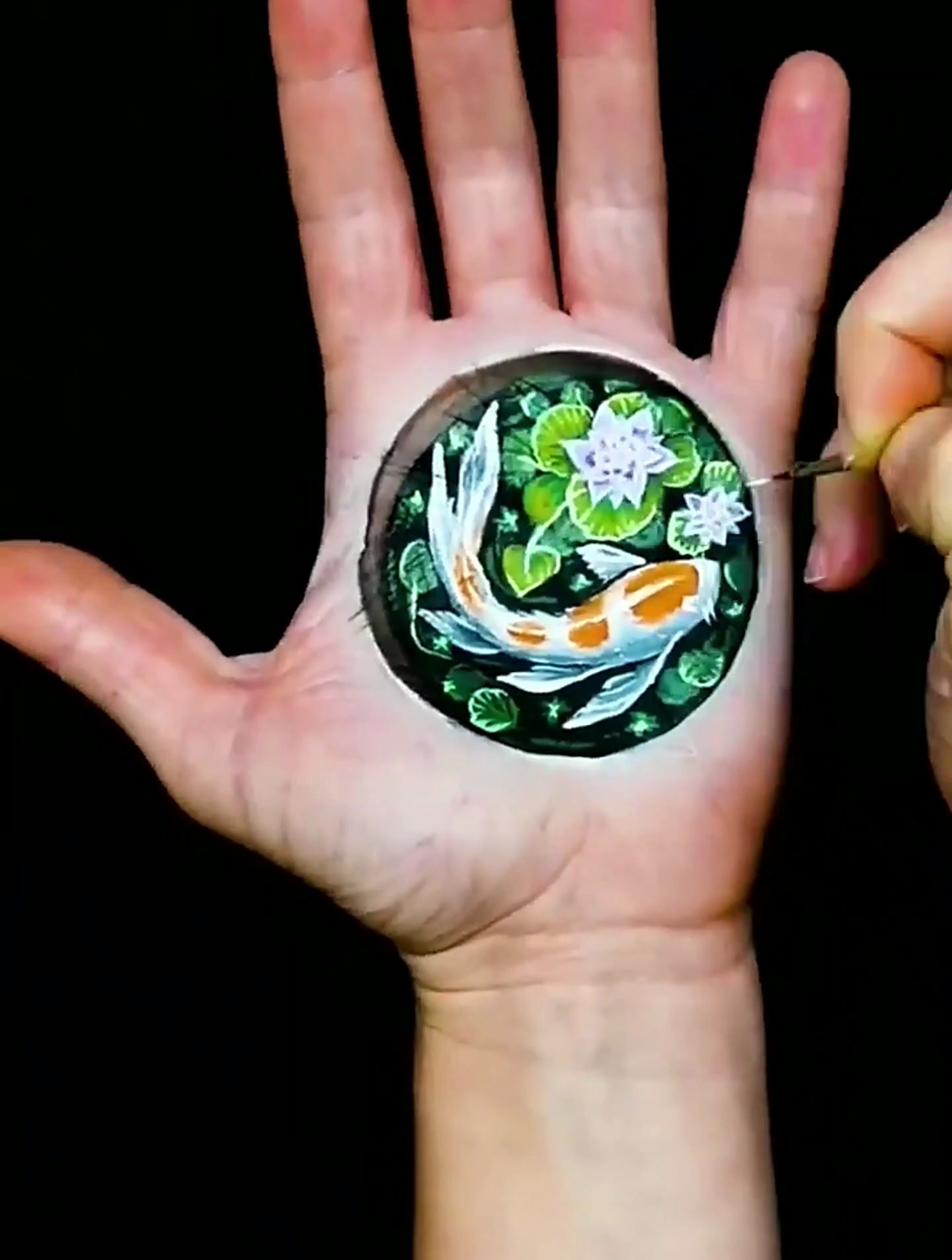 手掌画:我手里有一片鱼池