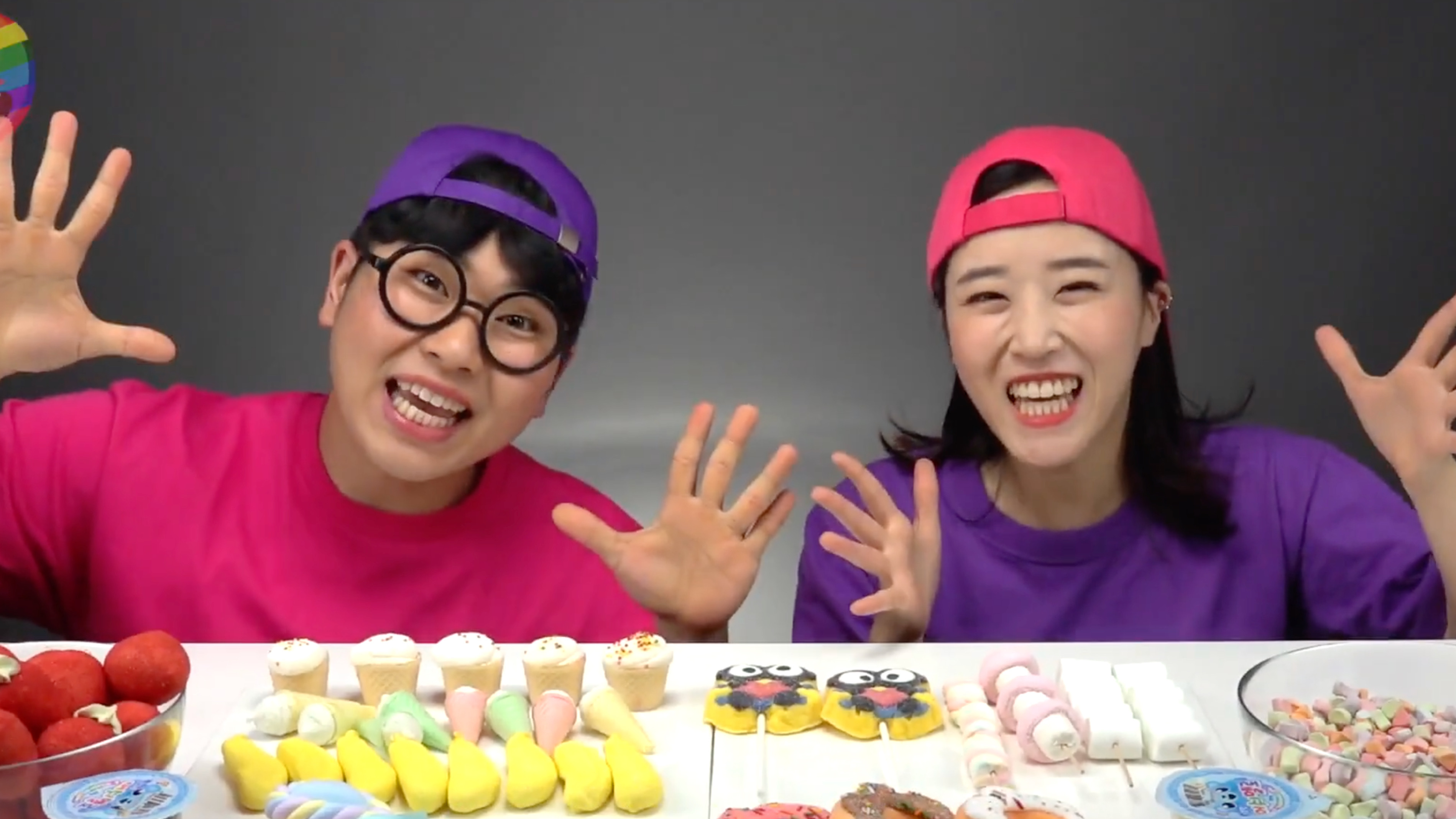 神奇的巧克力食物VS各种棉花糖!不仅有趣,吃起来更香了!